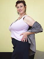 Massive breasted aged Jana shows us her fine stuff